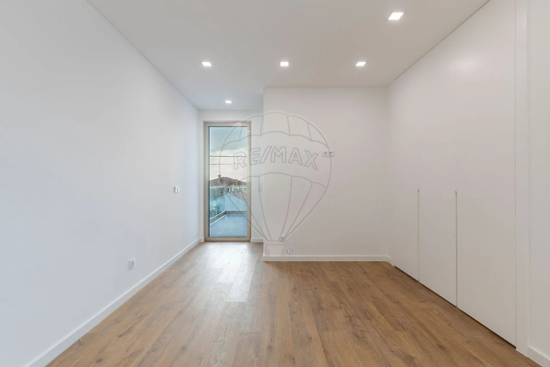 Moradia T3 para Venda em Silveira Foto 23