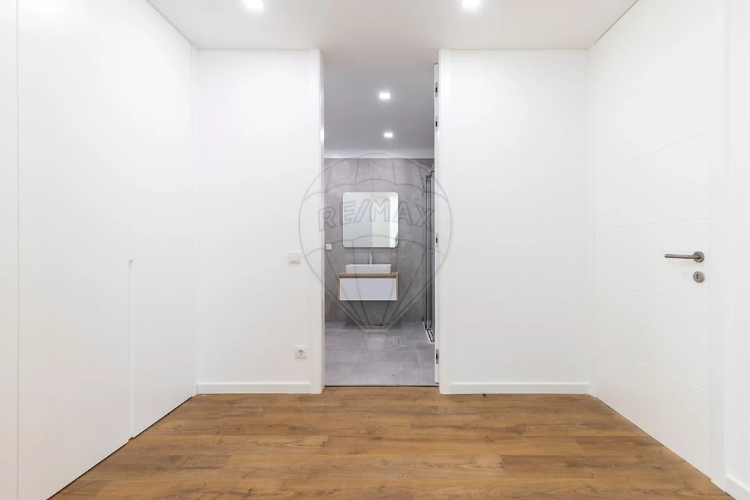 Moradia T3 para Venda em Silveira Foto 14