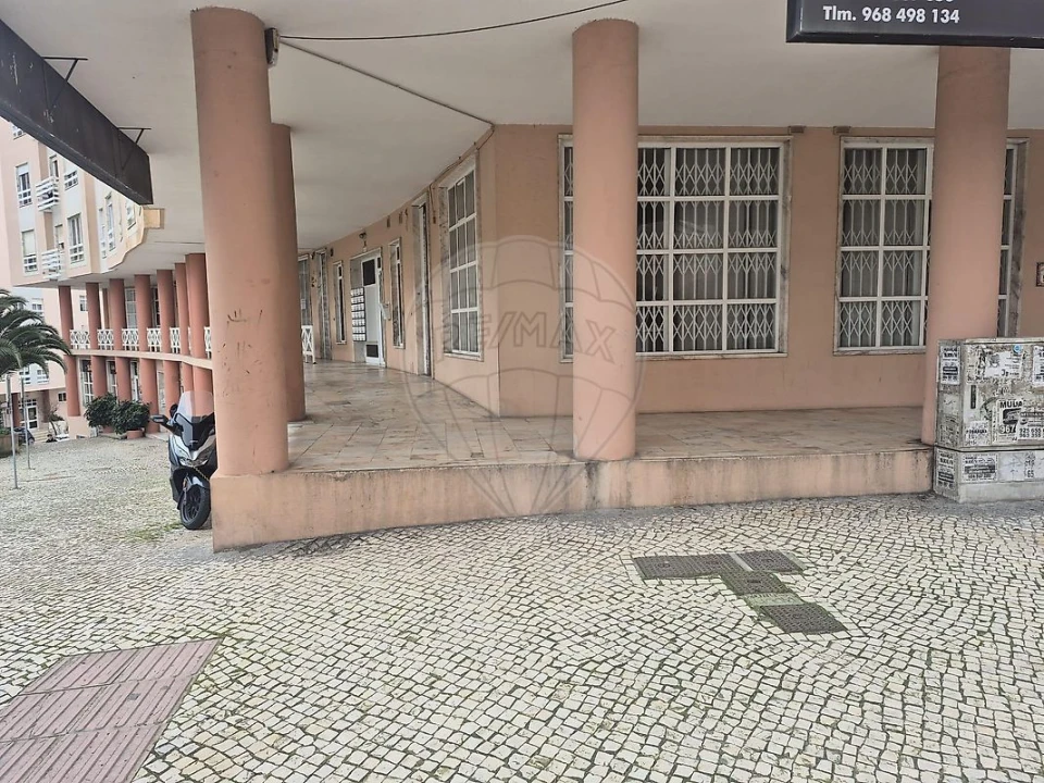 Loja para Venda em Rio de Mouro Foto 2