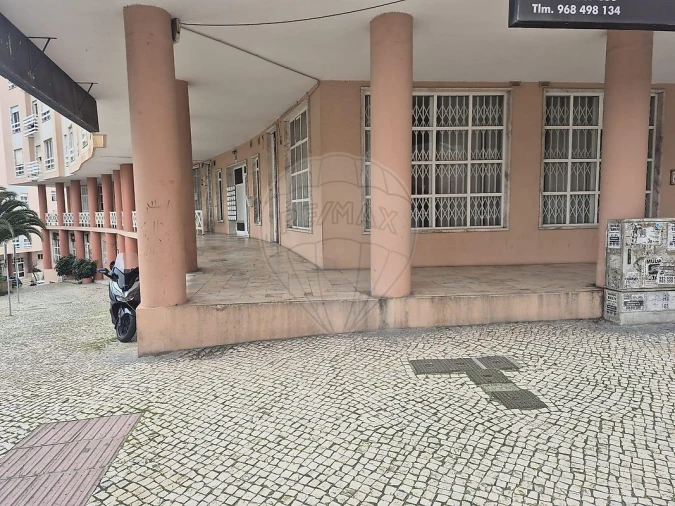 Loja para Venda em Rio de Mouro Foto 2