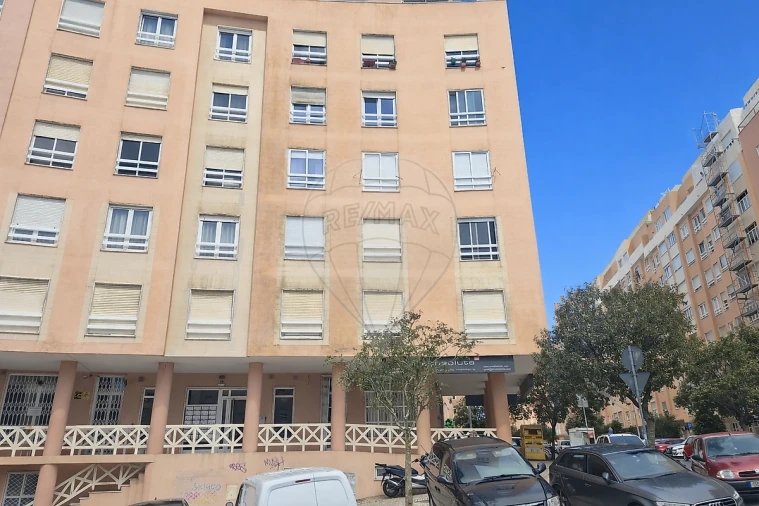 Loja para Venda em Rio de Mouro Foto 3