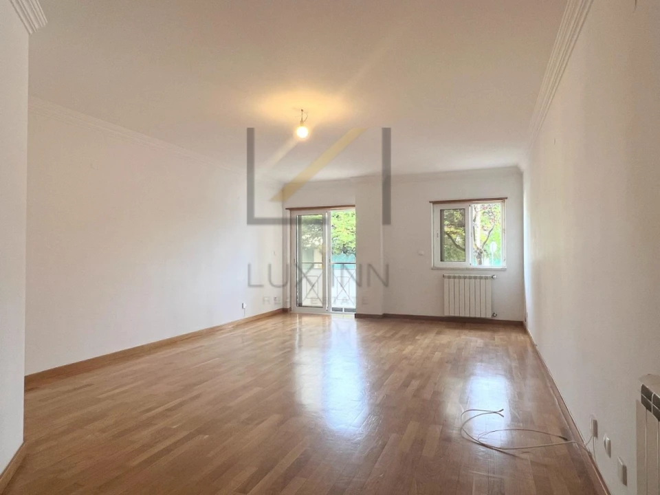 Apartamento T2 para Arrendamento em Carcavelos e Parede Foto 1