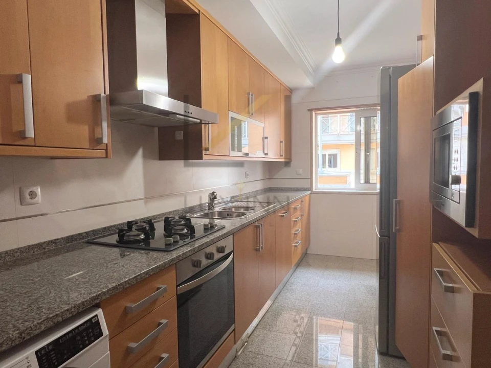 Apartamento T2 para Arrendamento em Carcavelos e Parede Foto 4