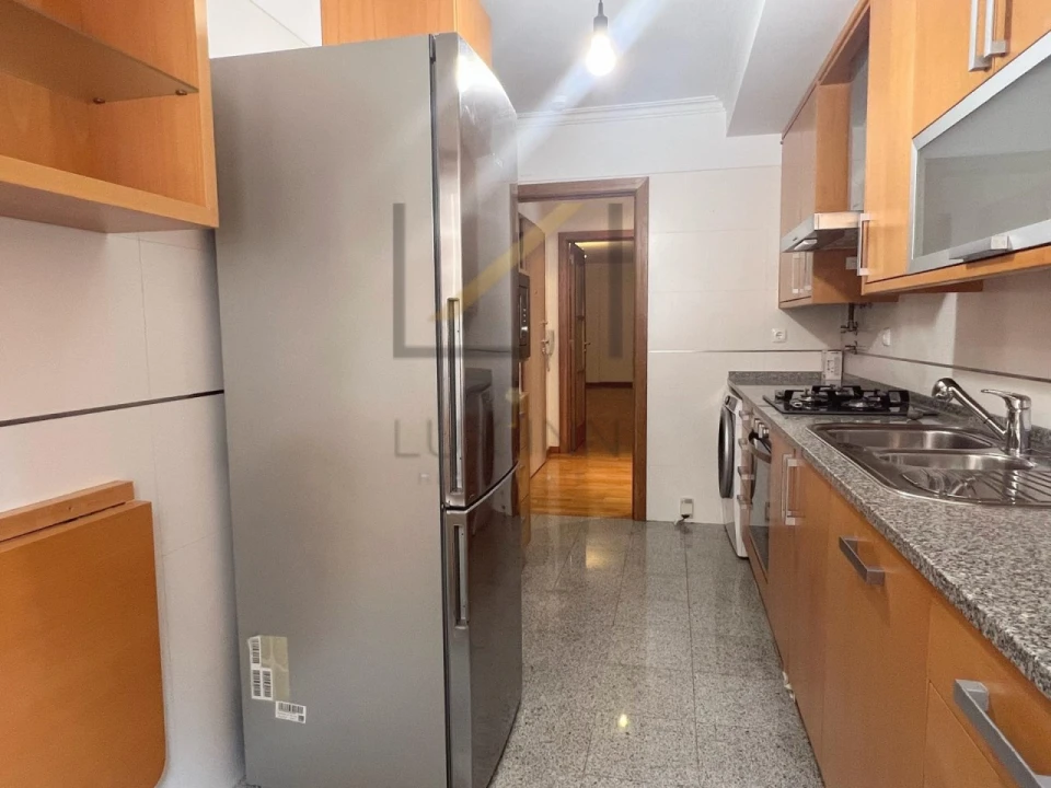 Apartamento T2 para Arrendamento em Carcavelos e Parede Foto 5