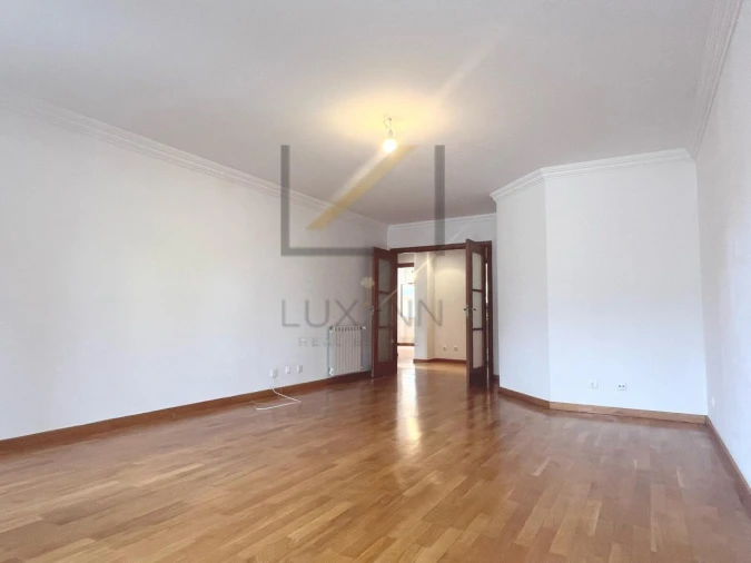 Apartamento T2 para Arrendamento em Carcavelos e Parede Foto 2