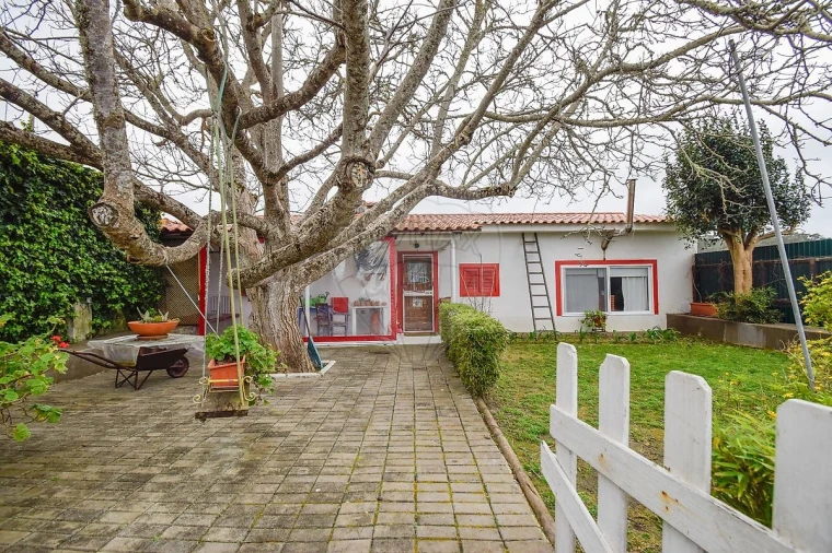 Moradia T2 para Venda em Colares Foto 11