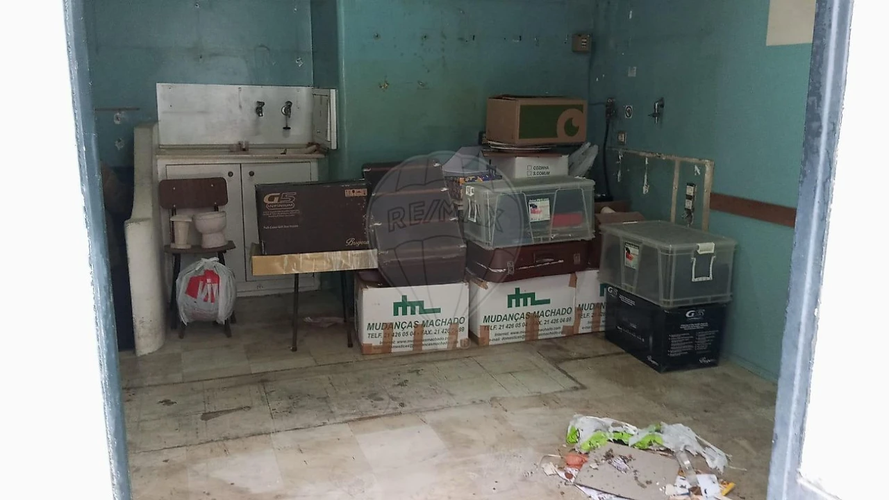 Loja para Venda em Alvalade Foto 1