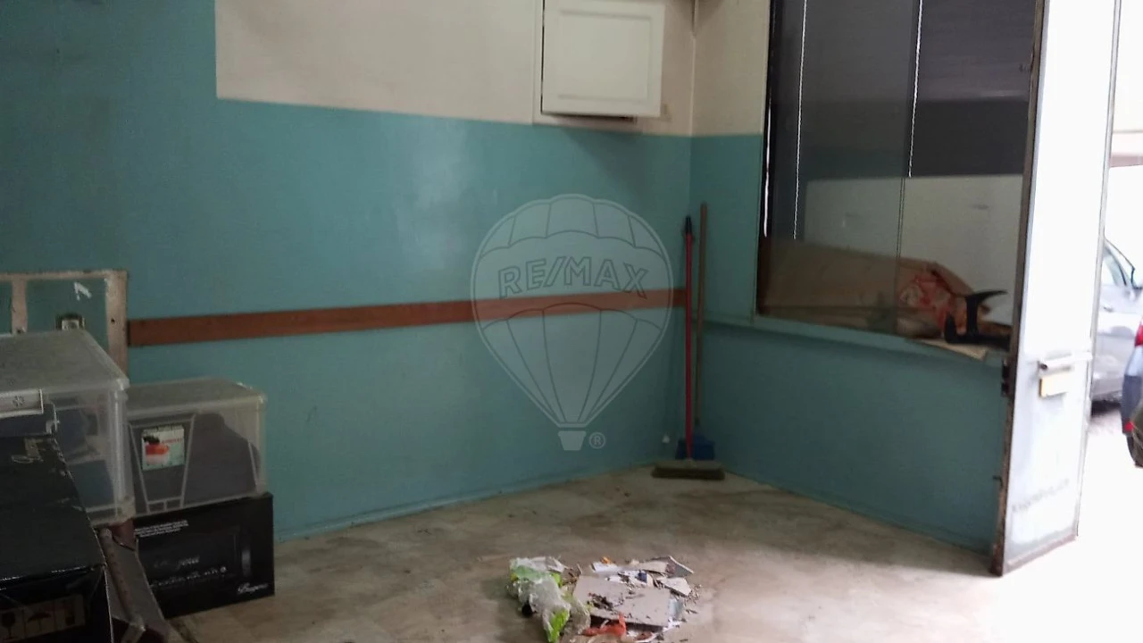 Loja para Venda em Alvalade Foto 2