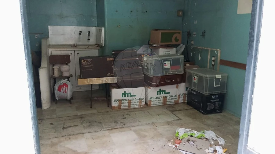 Loja para Venda em Alvalade Foto 1