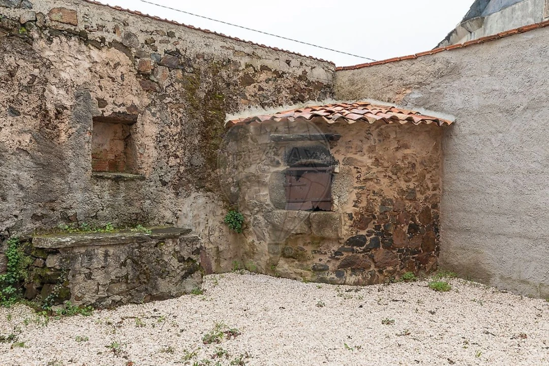 Moradia T2 para Venda em Alvares Foto 11