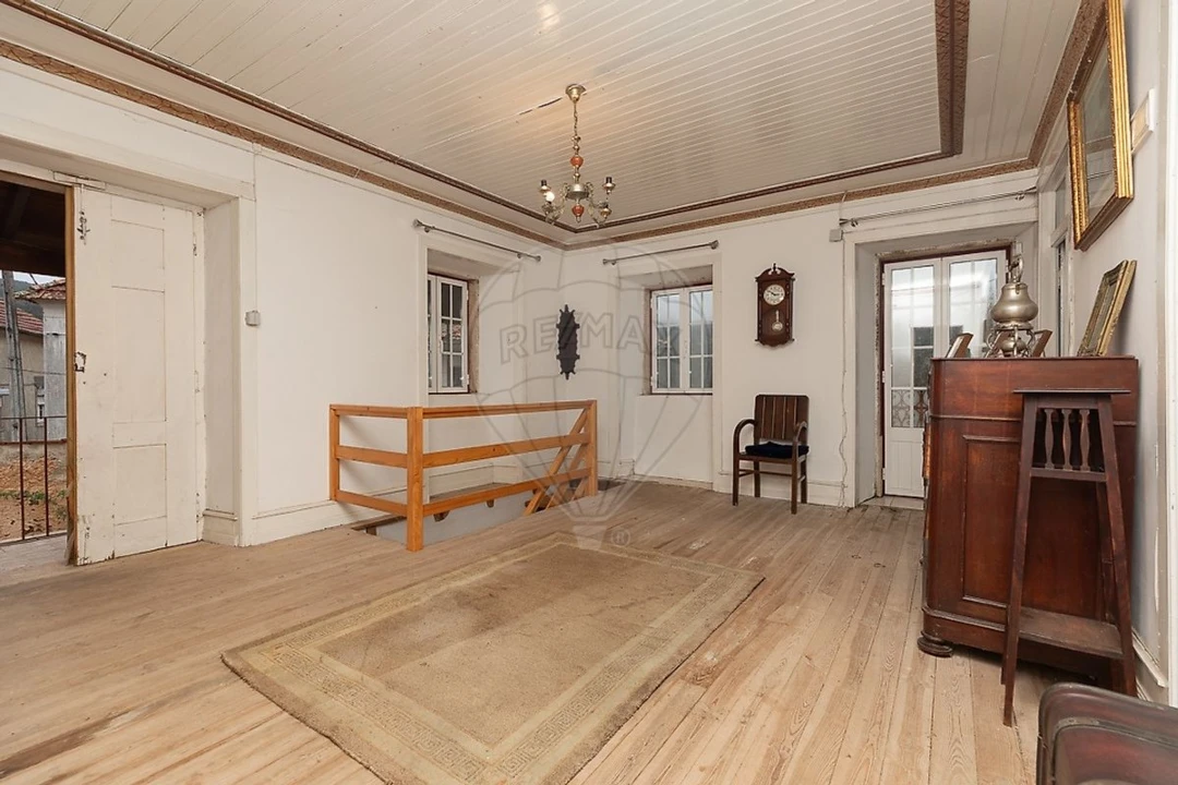 Moradia T2 para Venda em Alvares Foto 17