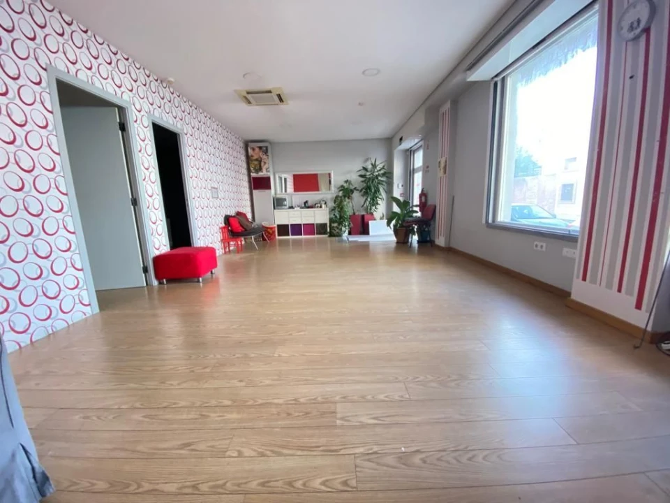 Negócio para Arrendamento em Santa Clara Foto 3