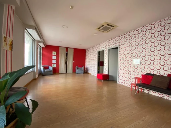 Negócio para Arrendamento em Santa Clara Foto 2