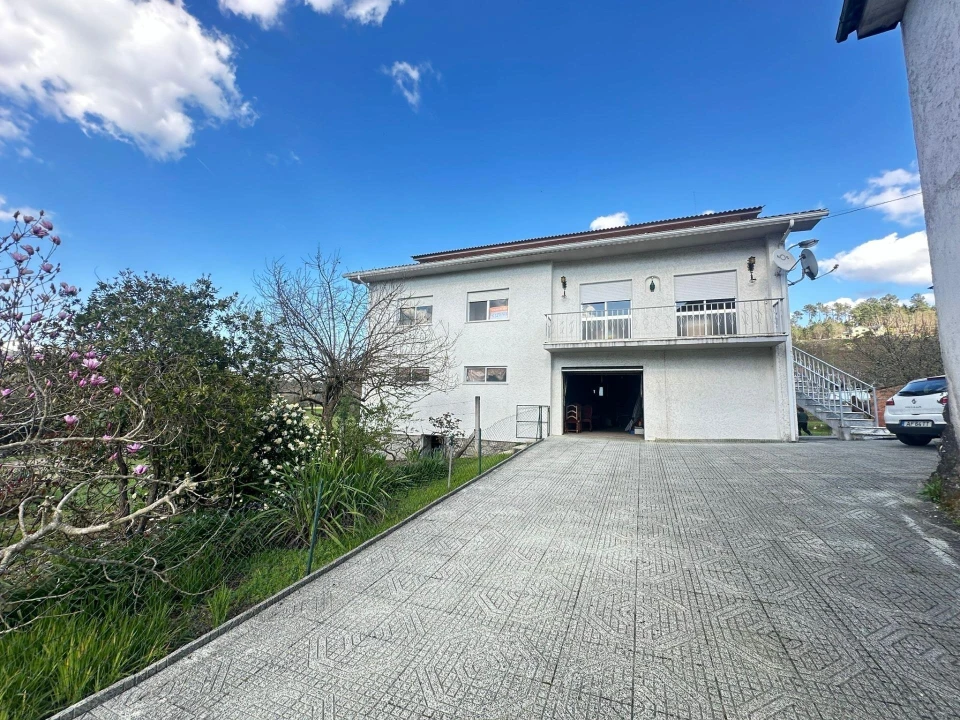 Moradia T3 para Venda em Orgens Foto 2