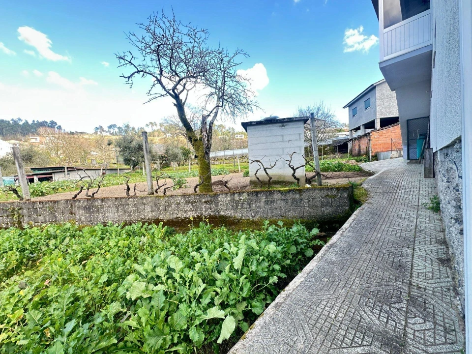 Moradia T3 para Venda em Orgens Foto 13