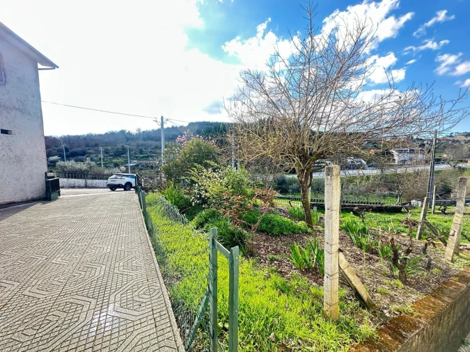 Moradia T3 para Venda em Orgens Foto 37