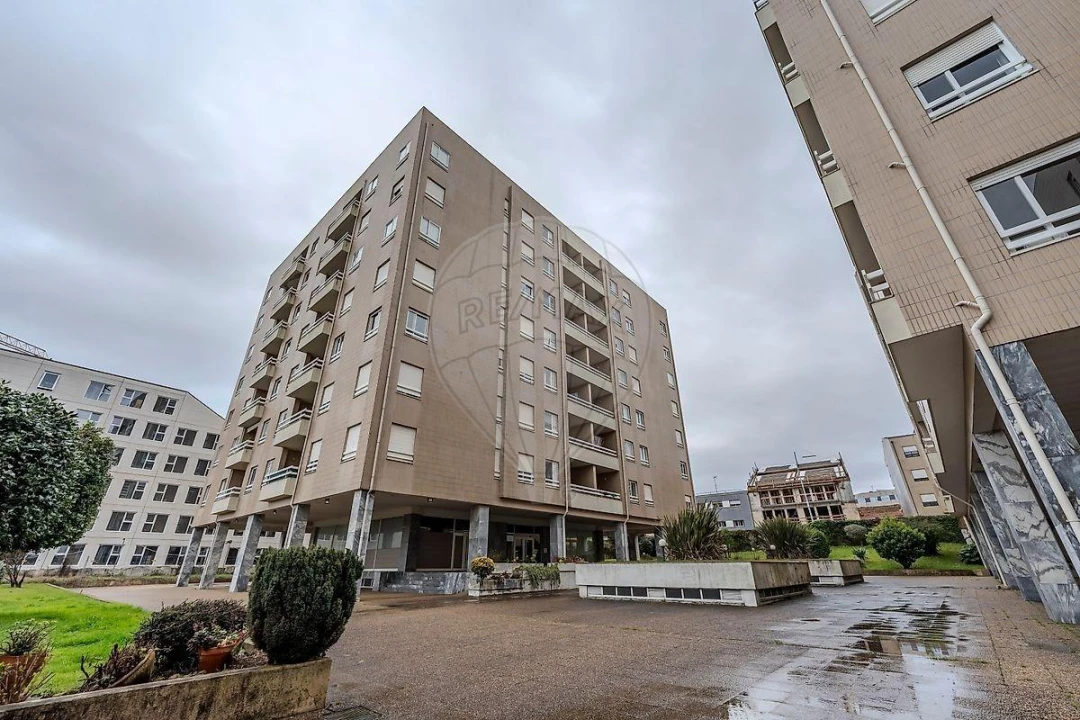 Apartamento T1 para Venda em Paranhos Foto 13