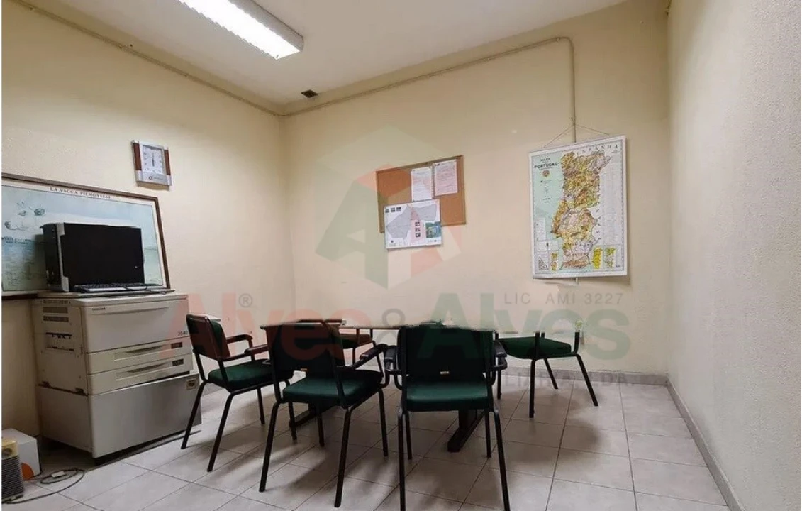 Armazém para Venda em Mafamude e Vilar do Paraíso Foto 11