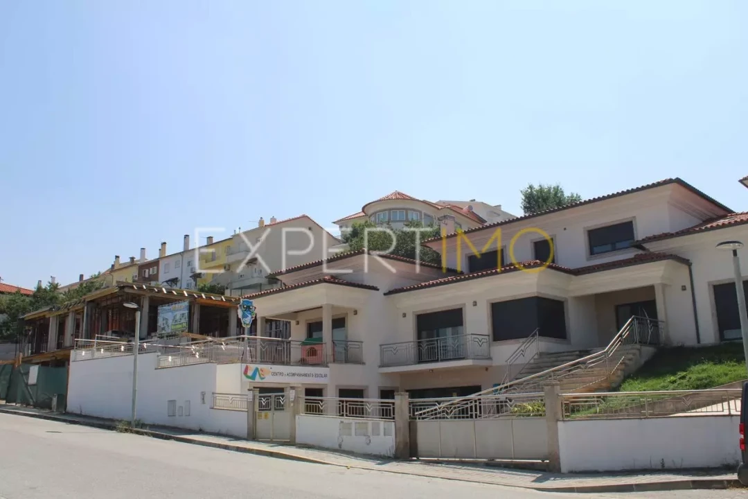 Moradia T5 para Venda em Seia, São Romão e Lapa dos Dinheiros Foto 2