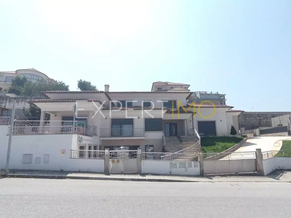 Moradia T5 para Venda em Seia, São Romão e Lapa dos Dinheiros Foto 21