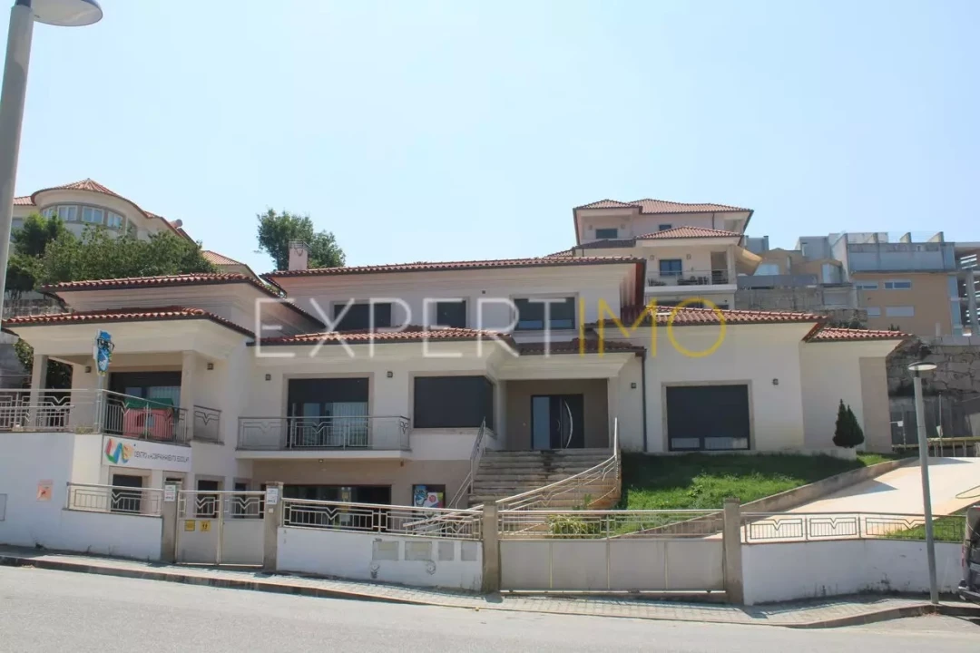 Moradia T5 para Venda em Seia, São Romão e Lapa dos Dinheiros Foto 3