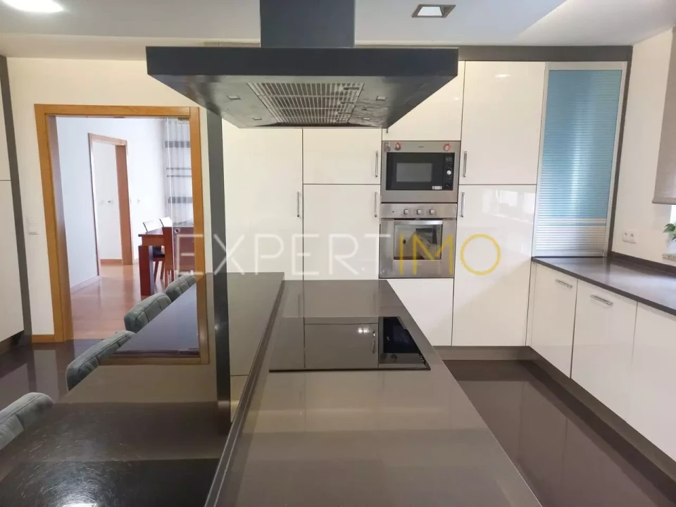 Moradia T5 para Venda em Seia, São Romão e Lapa dos Dinheiros Foto 7