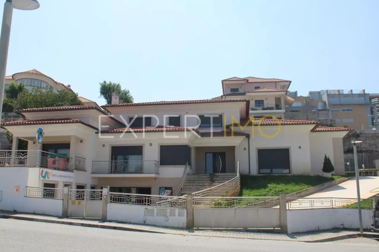 Moradia T5 para Venda em Seia, São Romão e Lapa dos Dinheiros Foto 3