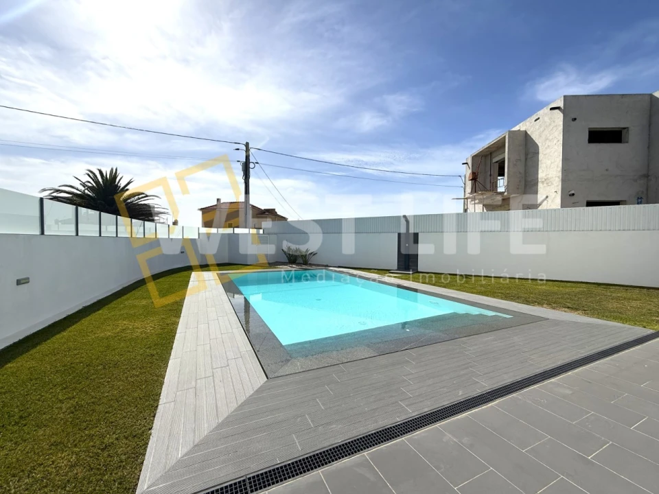 Moradia T4 para Venda em Silveira Foto 4