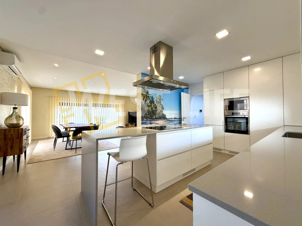 Moradia T4 para Venda em Silveira Foto 9