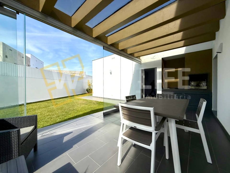 Moradia T4 para Venda em Silveira Foto 13