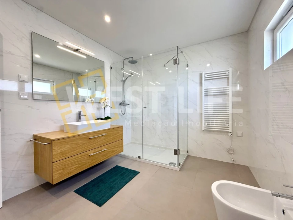 Moradia T4 para Venda em Silveira Foto 18