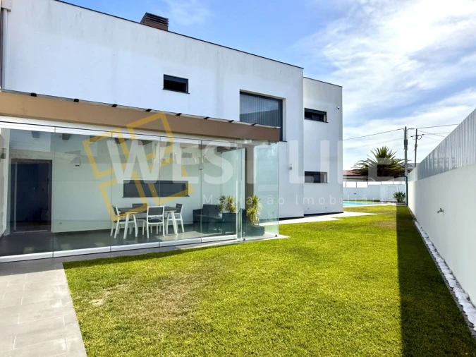 Moradia T4 para Venda em Silveira Foto 3