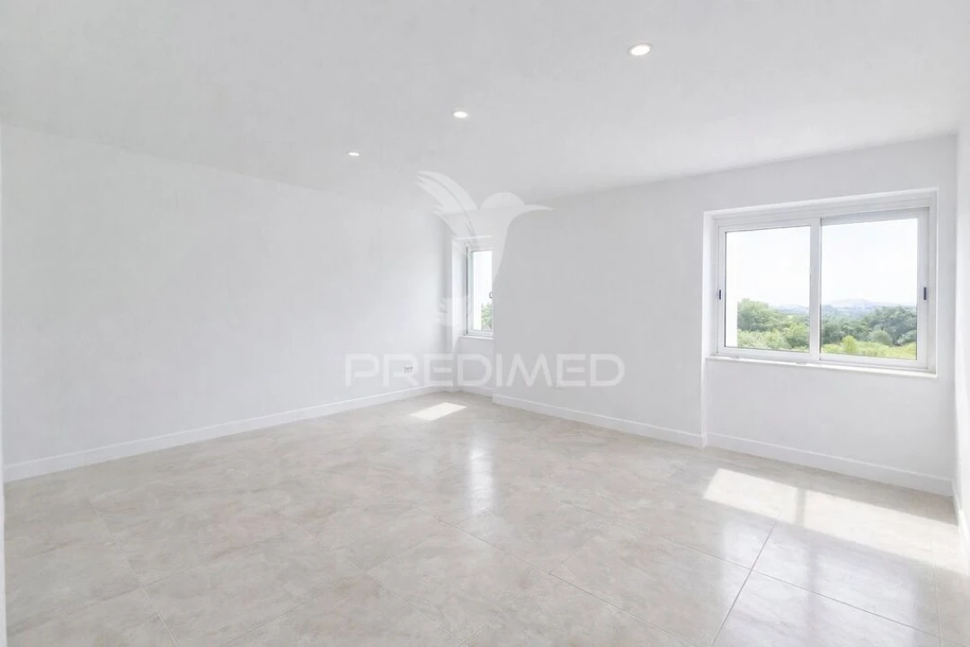 Apartamento T2 para Venda em Carregado e Cadafais Foto 2