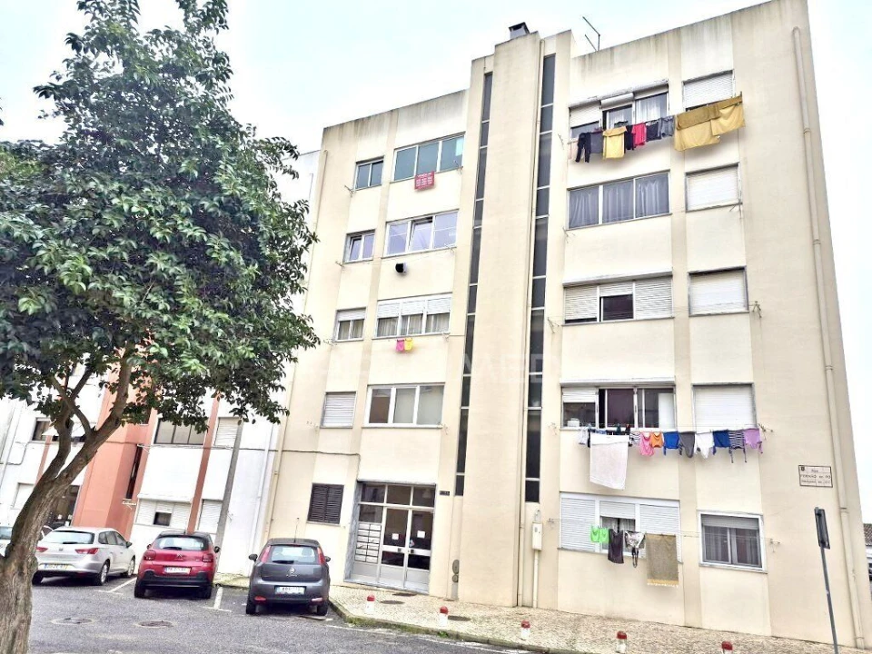 Apartamento T2 para Venda em Carregado e Cadafais Foto 15