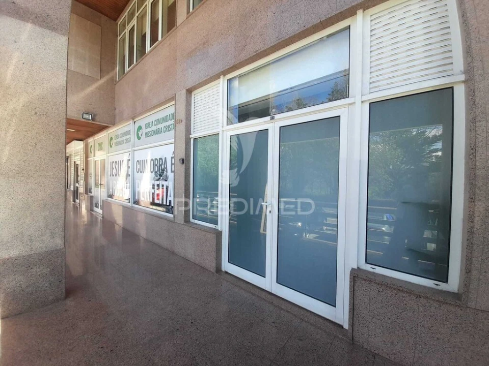 Loja para Venda em Queluz e Belas Foto 1