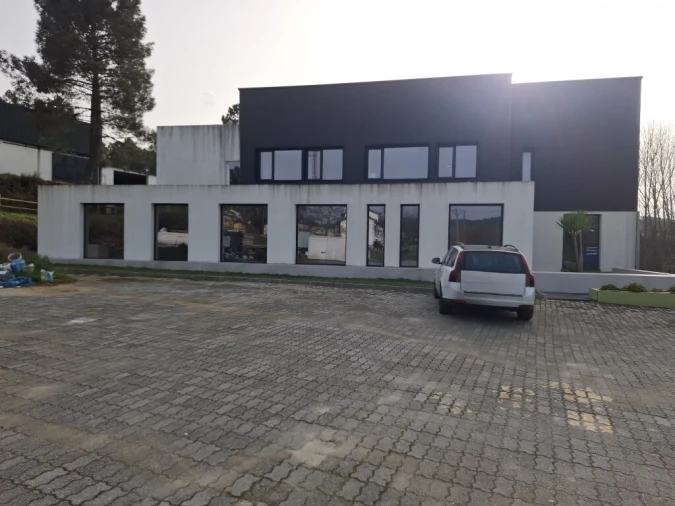 Armazém para Venda em Bodiosa