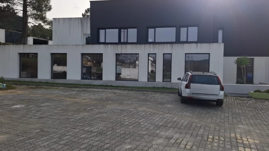 Armazém para Venda em Bodiosa