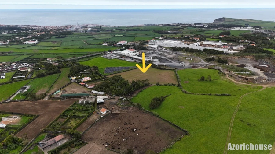 Terreno para Venda em Rabo de Peixe Foto 2