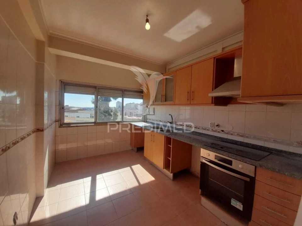 Apartamento T2 para Venda em Queluz e Belas Foto 1