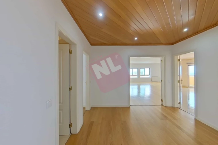 Apartamento T3 para Arrendamento em Carcavelos e Parede Foto 3