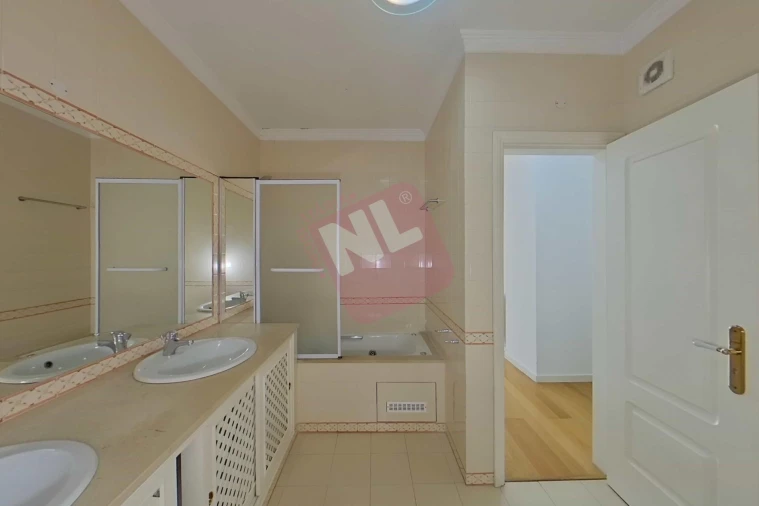 Apartamento T3 para Arrendamento em Carcavelos e Parede Foto 30