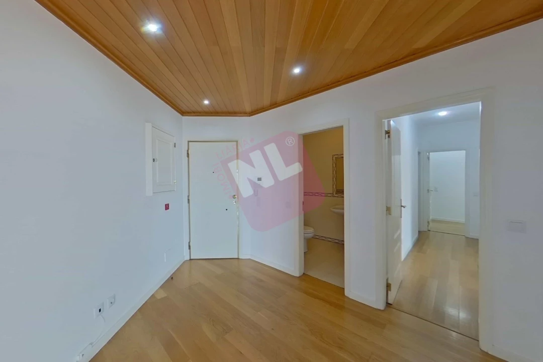 Apartamento T3 para Arrendamento em Carcavelos e Parede Foto 4