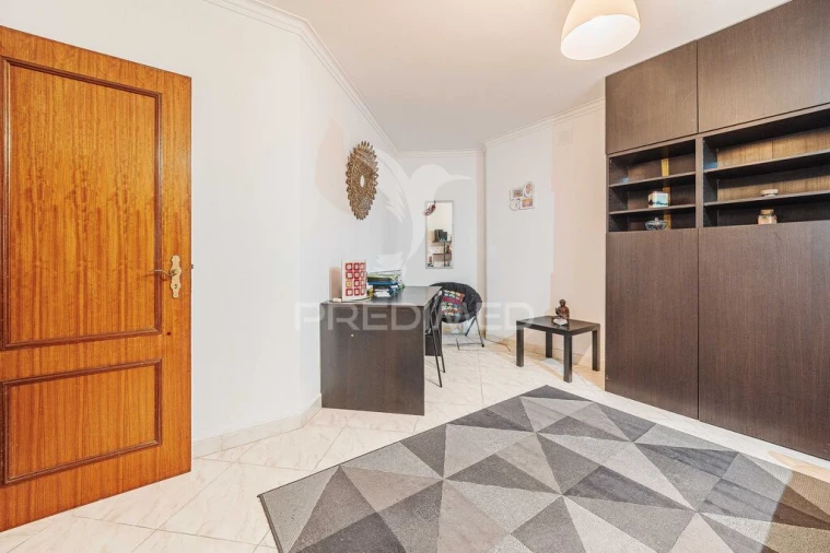 Apartamento T2 para Venda em Massamá e Monte Abraão Foto 3