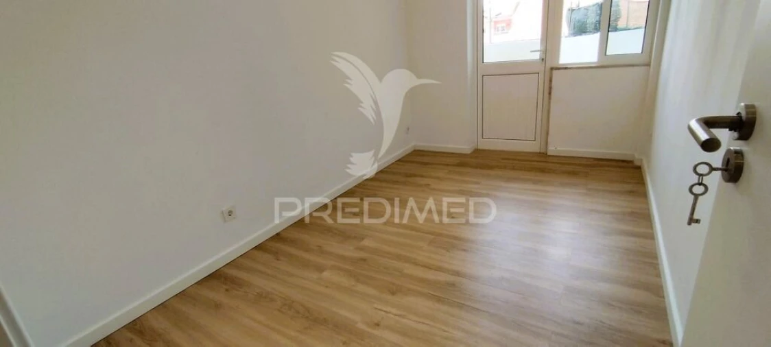 Apartamento T1 para Venda em Vila Franca de Xira Foto 8