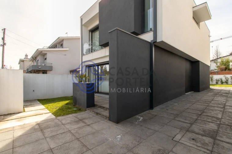 Moradia T3 para Venda em Cidade da Maia Foto 27