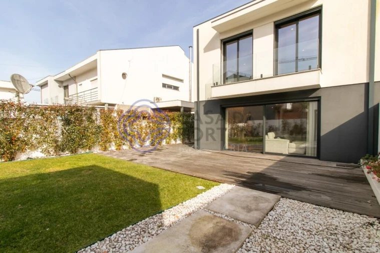 Moradia T3 para Venda em Cidade da Maia Foto 24