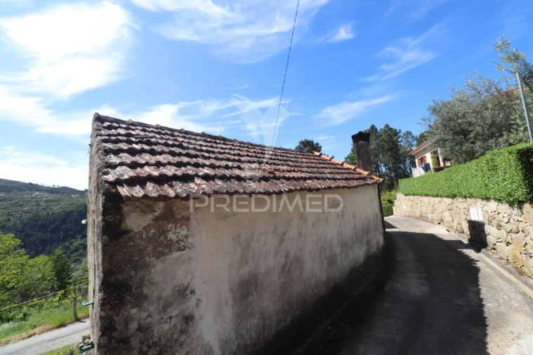 Moradia T1 para Venda em Freigil e Miomães Foto 13