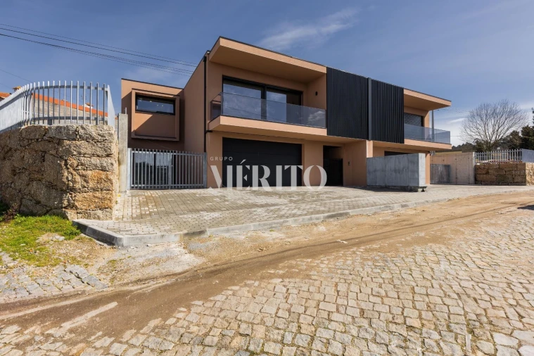 Moradia T3 para Venda em Abação e Gémeos Foto 1