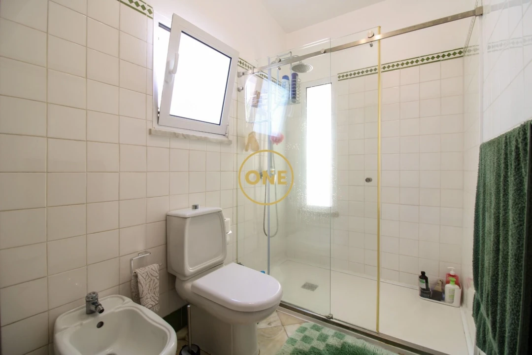 Moradia T4 para Venda em Caniço Foto 28