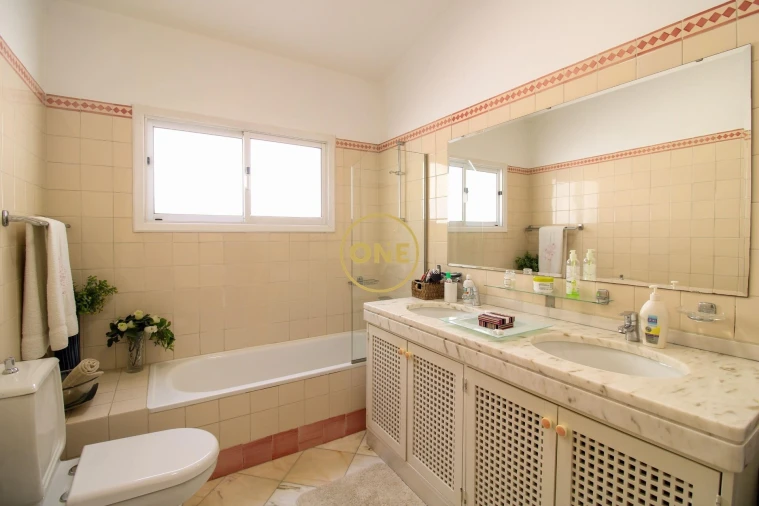 Moradia T4 para Venda em Caniço Foto 23